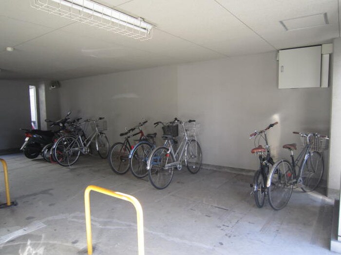 物件外観写真3　(駐輪場)