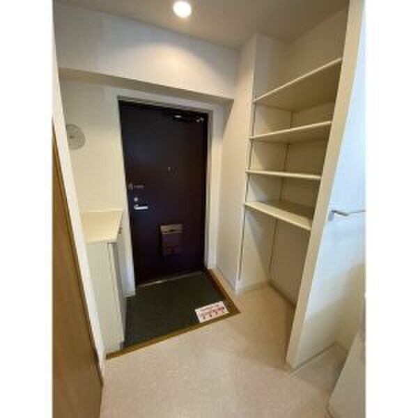 物件内観写真13　(玄関)