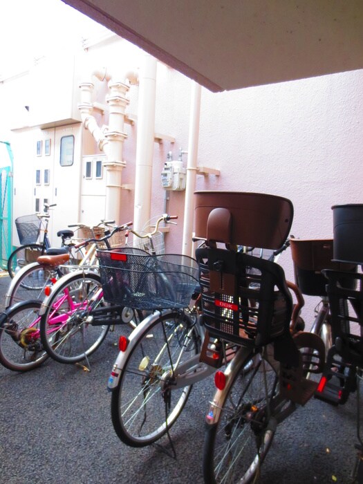 物件外観写真5　(駐輪場)