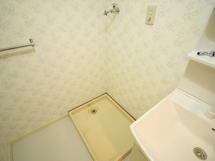 物件内観写真15　(洗濯機置場)