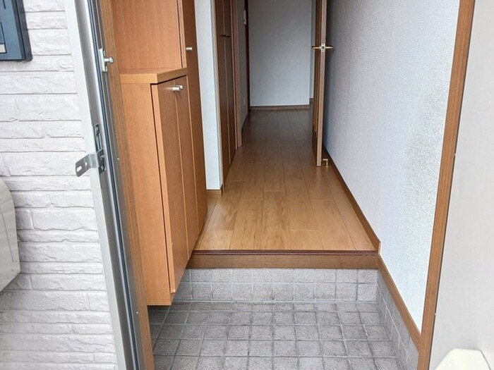 物件内観写真11　(玄関)