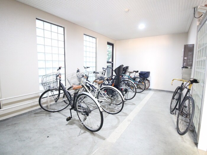 物件外観写真5　(駐輪場)