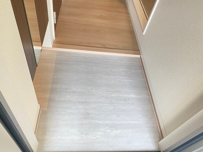 物件内観写真18　(玄関)