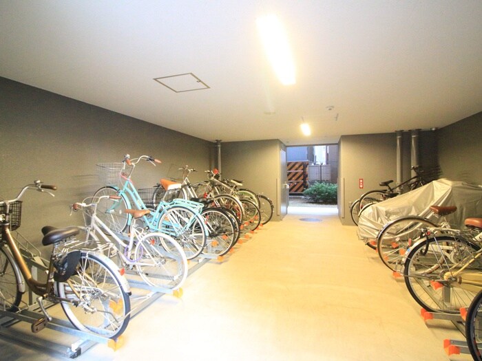 物件外観写真5　(駐輪場)