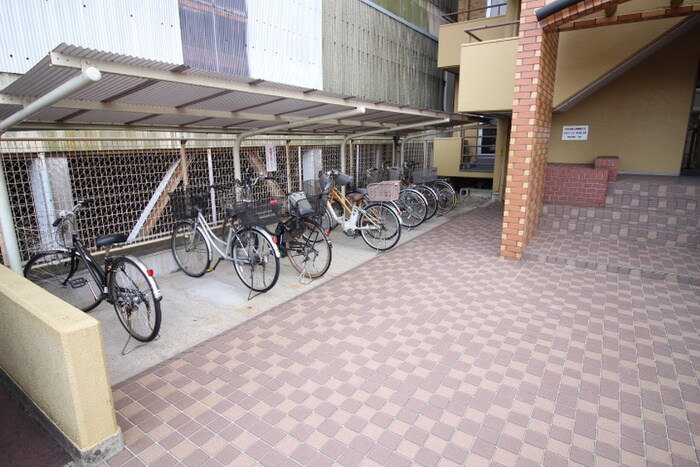 物件外観写真5　(駐輪場)