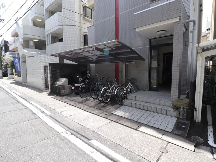 物件外観写真4　(エントランス部分)