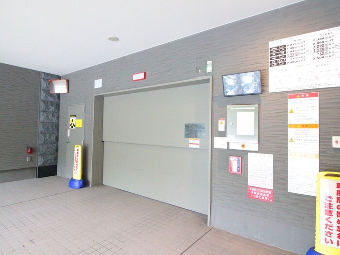 物件外観写真5　(駐車場)