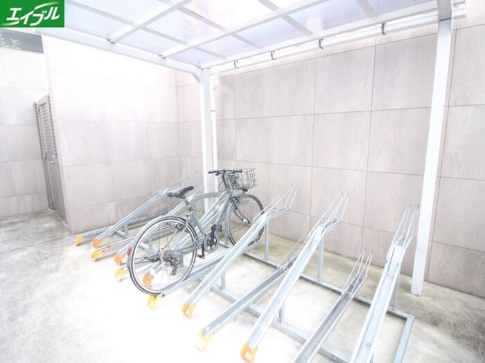 物件外観写真3　(駐輪場)