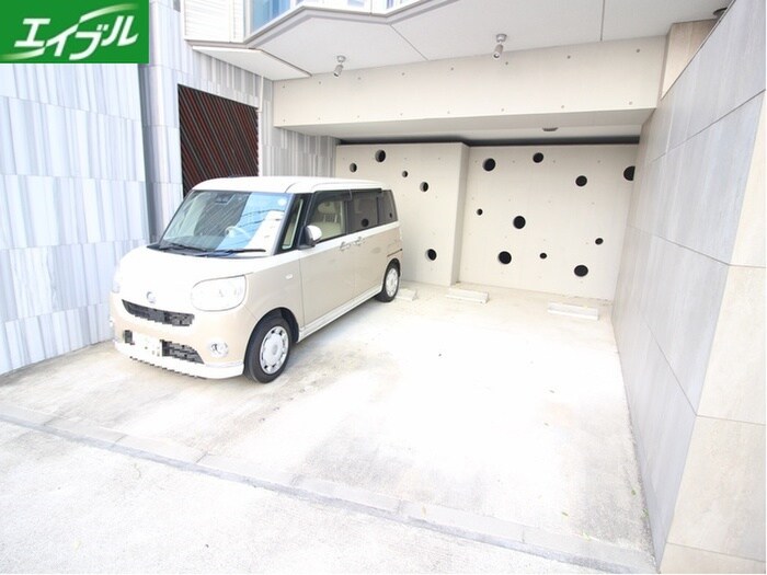 物件外観写真5　(駐車場)