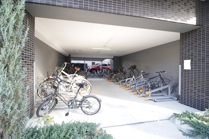 物件外観写真4　(駐輪場)