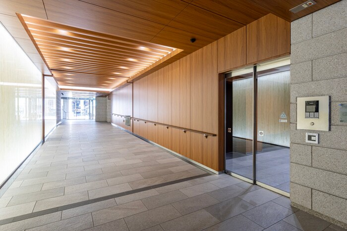 物件外観写真5　(エントランス部分)