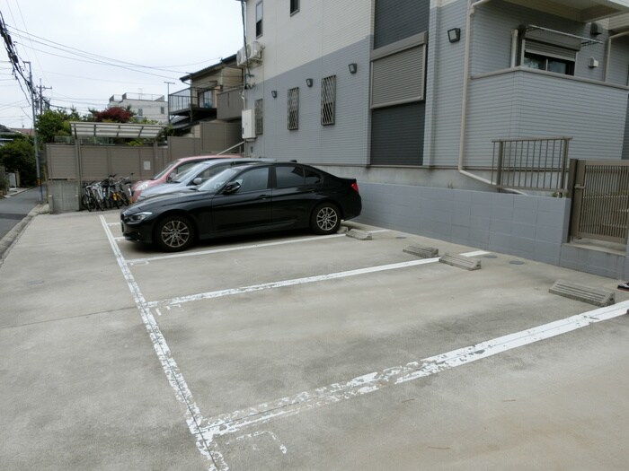物件外観写真3　(駐車場)
