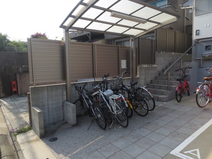 物件外観写真4　(駐輪場)