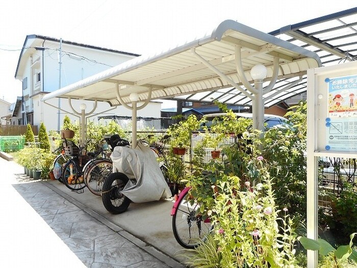 物件外観写真5　(駐輪場)