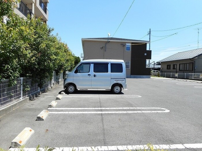 物件外観写真6　(駐車場)