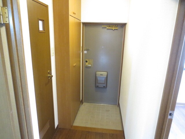 物件内観写真7　(玄関)