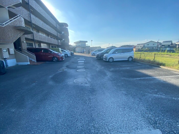 物件外観写真3　(駐輪場)