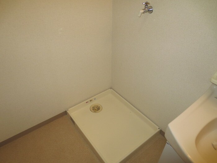 物件内観写真13　(洗濯機置場)