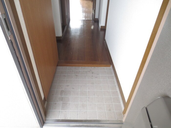 物件内観写真16　(玄関)