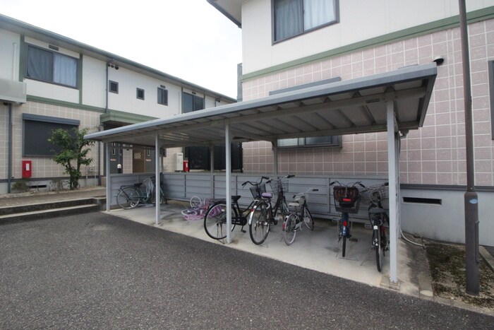 物件外観写真4　(駐輪場)