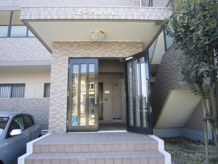 物件外観写真5　(エントランス部分)