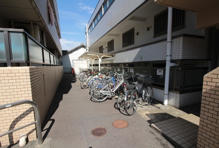 物件外観写真5　(駐輪場)