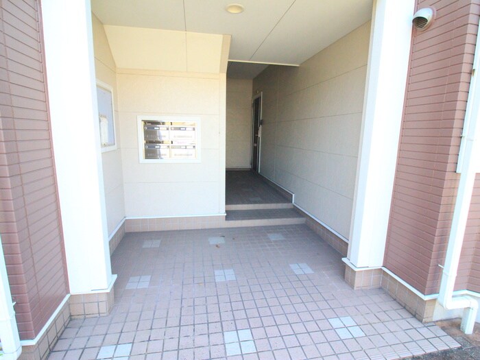 物件外観写真3　(エントランス部分)