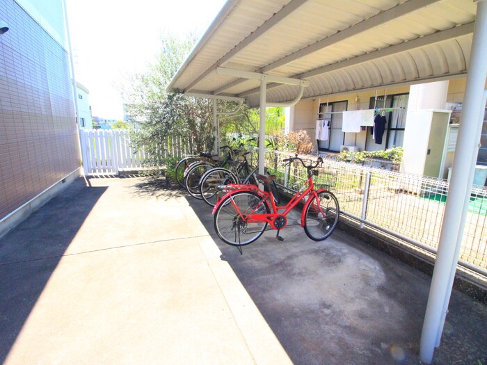 物件外観写真5　(駐輪場)