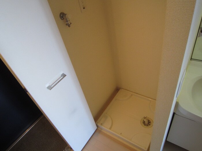 物件内観写真9　(洗濯機置場)