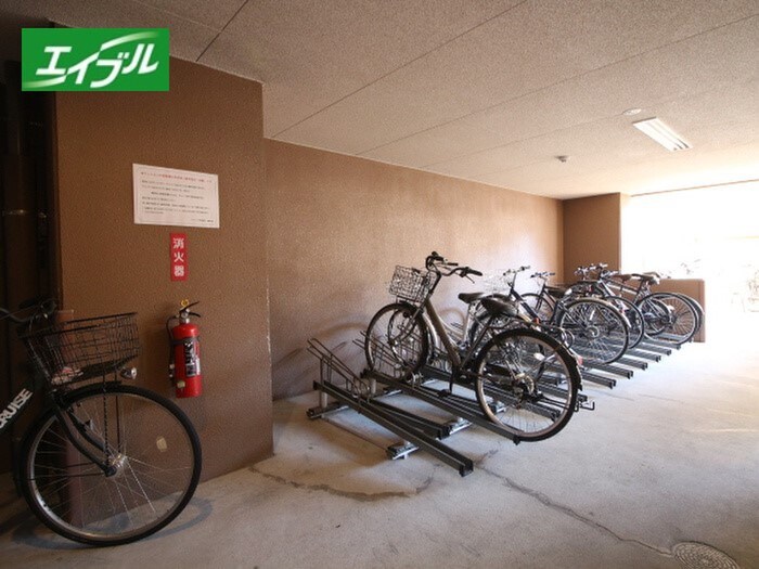 物件外観写真3　(駐車場)