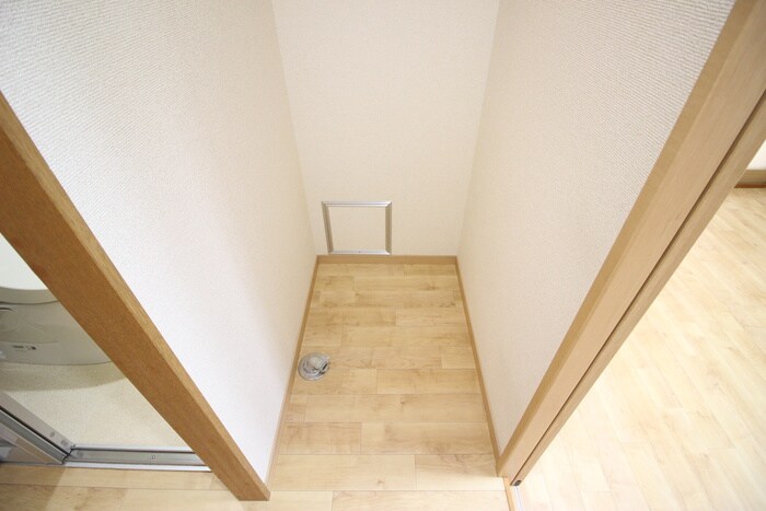 物件内観写真9　(洗濯機置場)