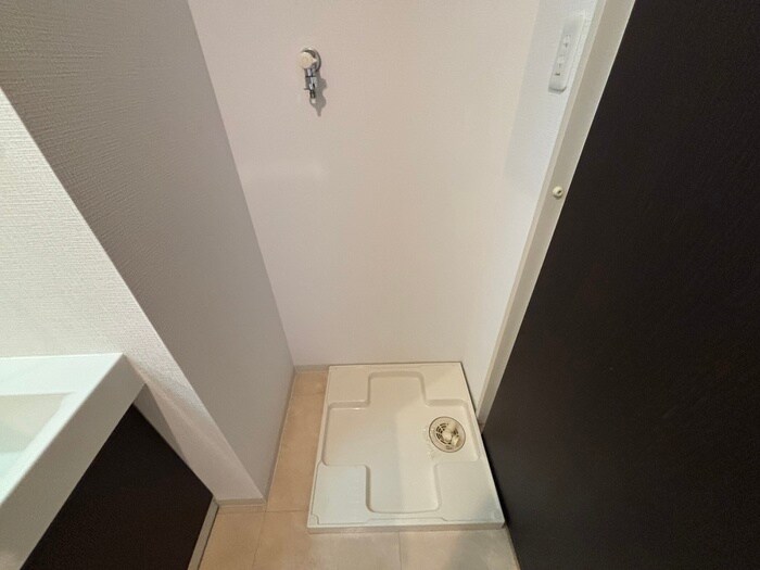 物件内観写真14　(洗濯機置場)