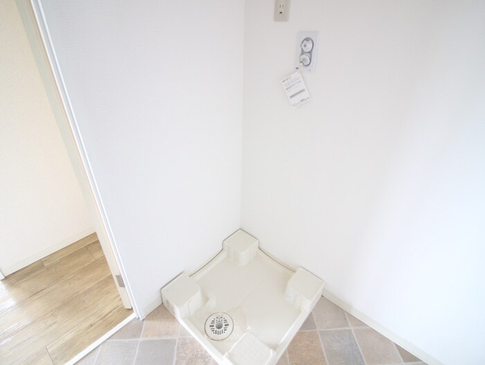 物件内観写真11　(洗濯機置場)