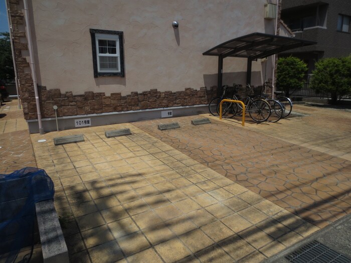 物件外観写真3　(駐車場)