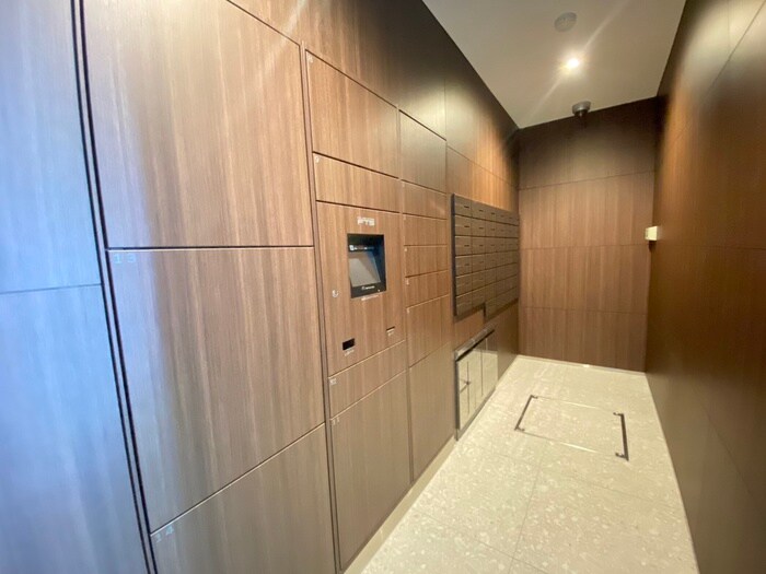 物件外観写真4　(エントランス部分)