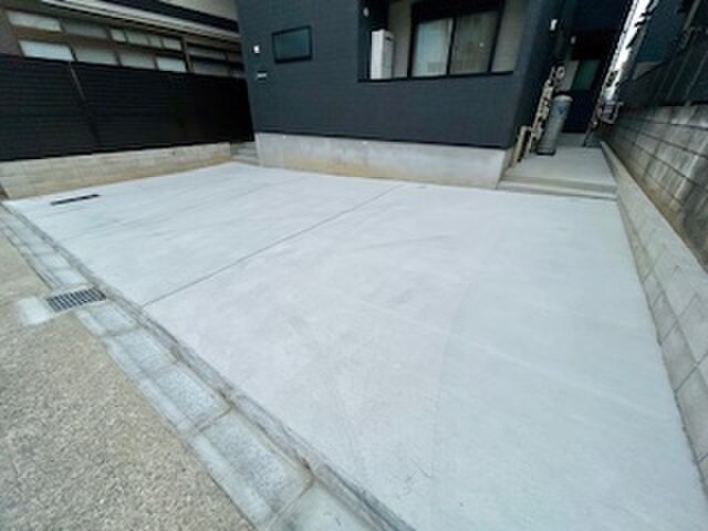 物件外観写真6　(駐車場)