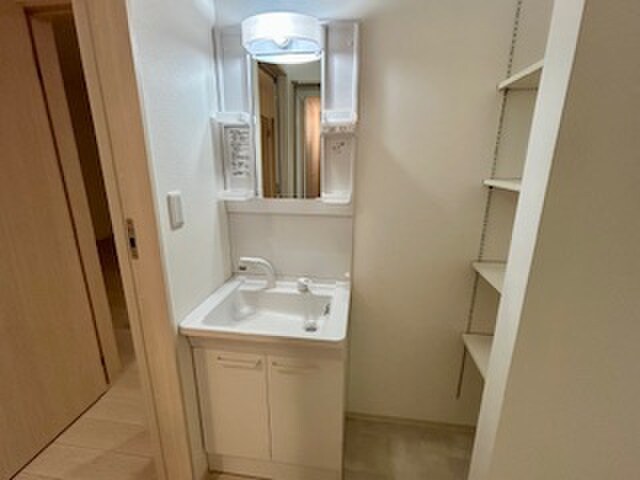 物件内観写真11　(洗面)