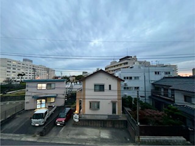 物件内観写真16　(室内からの展望)