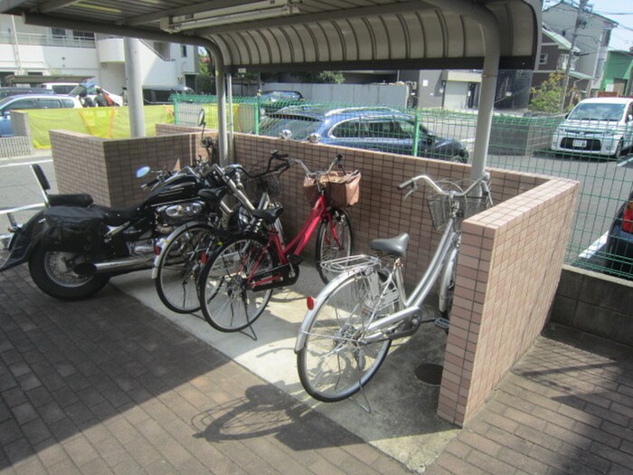 物件外観写真3　(駐輪場)