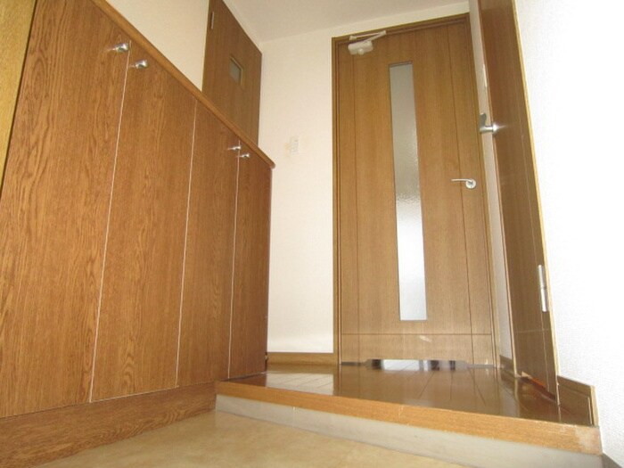 物件内観写真12　(玄関)