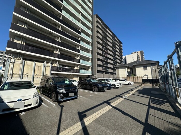 物件外観写真6　(駐車場)