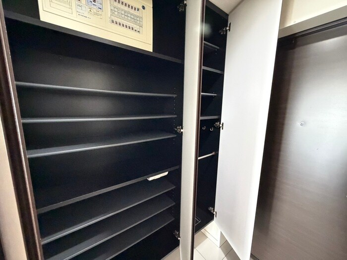 物件内観写真18　(靴箱)
