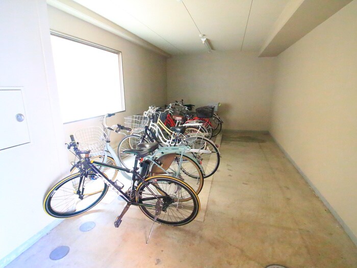 物件外観写真3　(駐輪場)