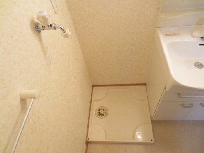 物件内観写真14　(洗濯機置場)