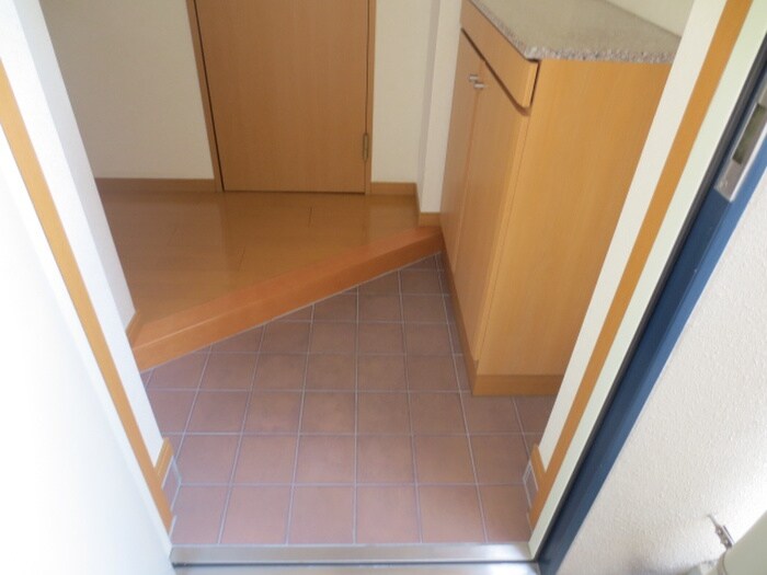 物件内観写真16　(玄関)