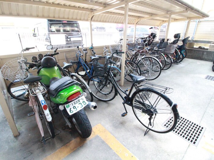 物件外観写真6　(駐輪場)