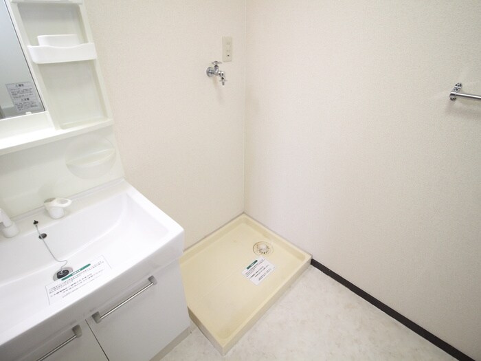 物件内観写真16　(洗濯機置場)