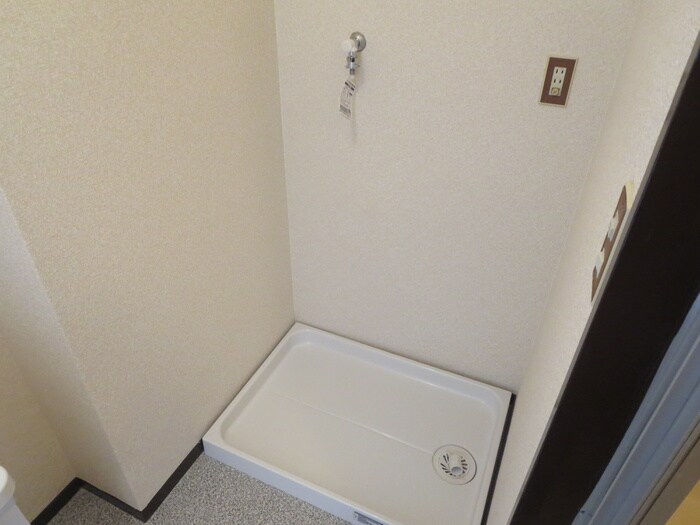 物件内観写真12　(洗濯機置場)