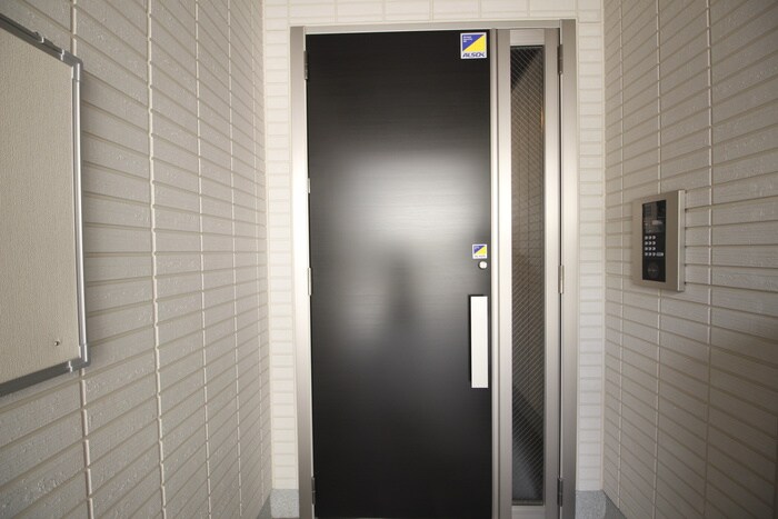 物件外観写真5　(エントランス部分)