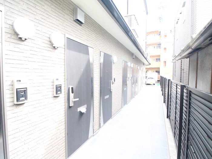 物件外観写真4　(エントランス部分)